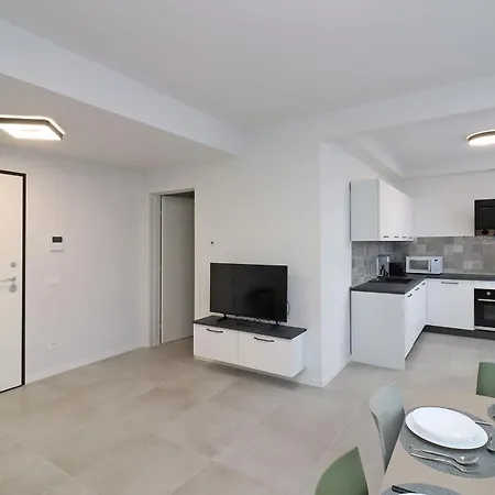 Benedetta In Apartment Florenz