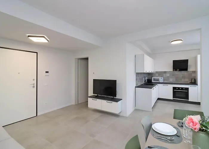 Benedetta In Apartment Florenz