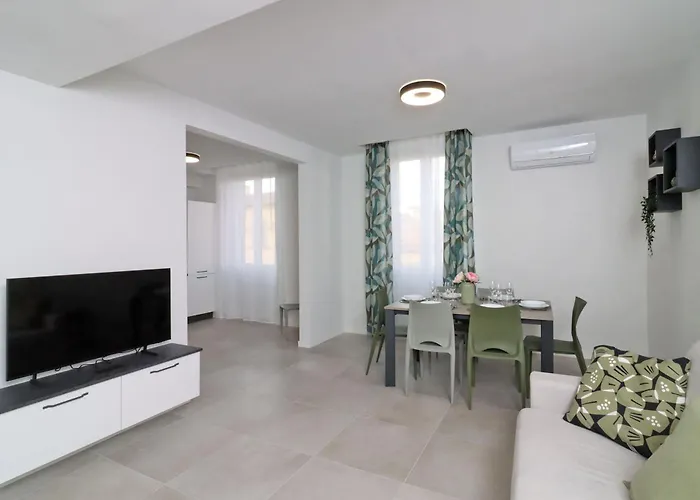 Benedetta In Apartman *