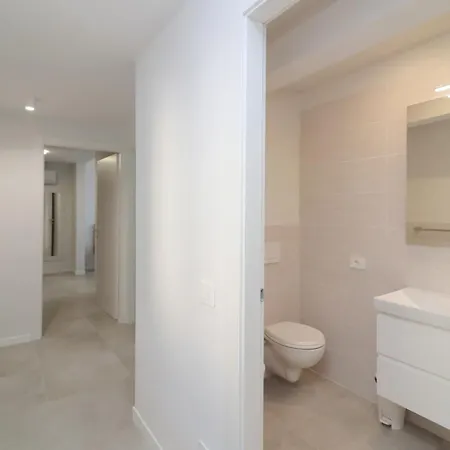 Benedetta In Lejlighed *