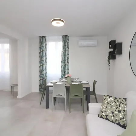 Benedetta In Appartamento