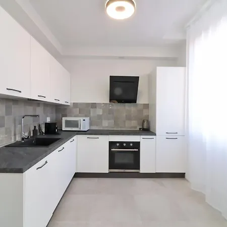 Benedetta In Appartamento Firenze